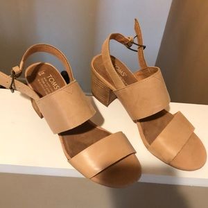 Toms Poppy sandals - like new! Worn once